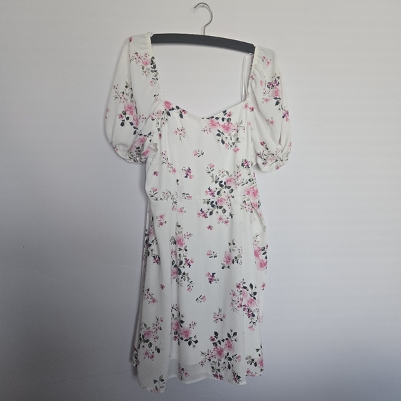 NWOT Francescas Medium Floral White Dress - Picture 3 of 5